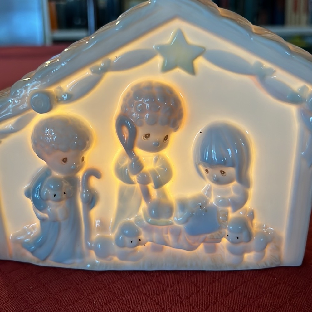 Vintage Authentic precious moments light up nativity.